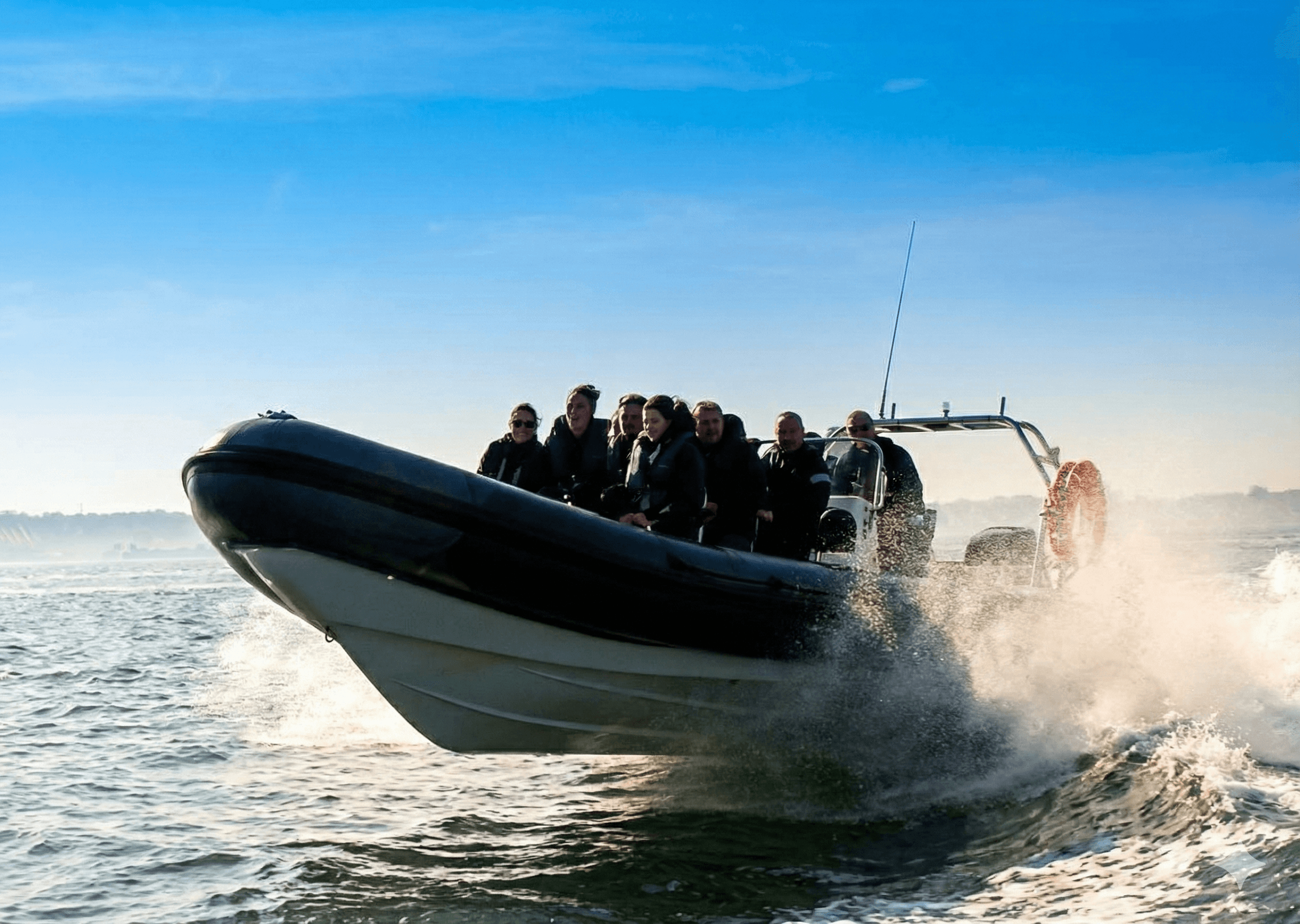 Przewodnik po wodnej stronie Trójmiasta. Dlaczego warto wybrać prywatny rejs RIBY.PL i odkryć Zatokę Gdańską inaczej?