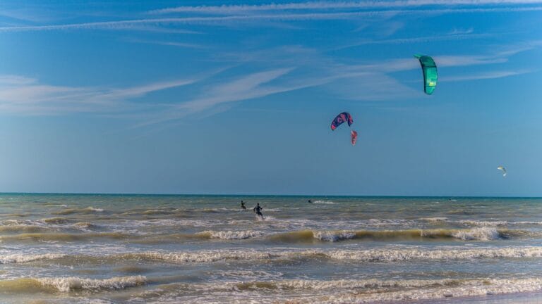 Wielka Plaża (Velika Plaža) w Ulcinju: 13 km piasku, kitesurfing i noclegi w Czarnogórze