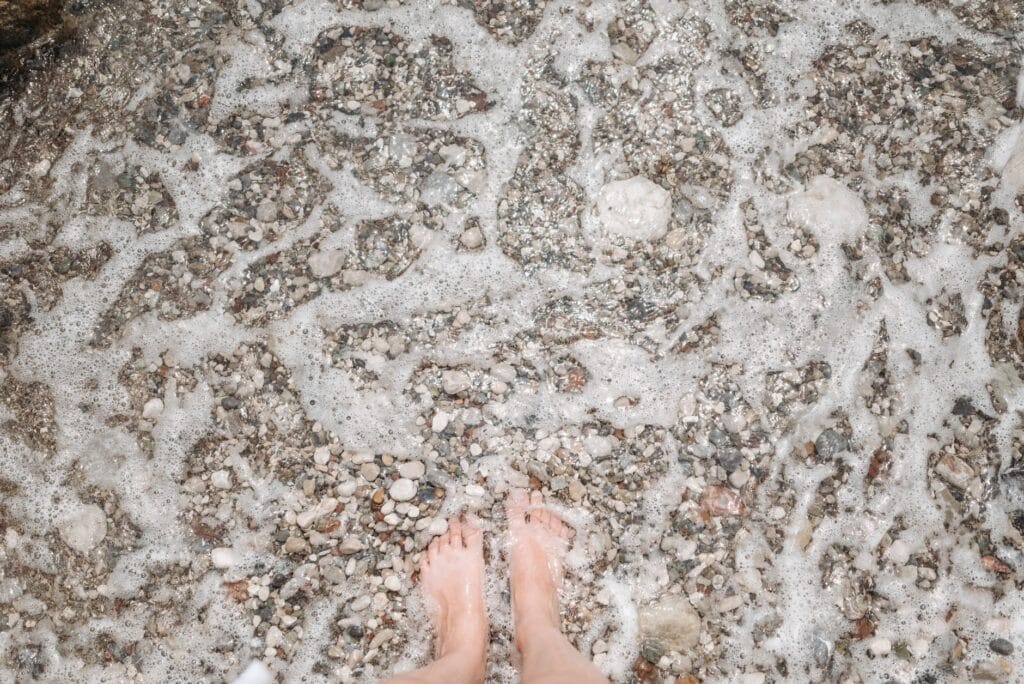 Buty do wody na kamieniste plaże w Chorwacji i Włoszech: na co zwrócić uwagę przed zakupem?