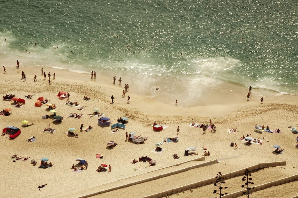 Pęcherze i oparzenia słoneczne: co robić, gdy skóra piecze po plażowaniu?